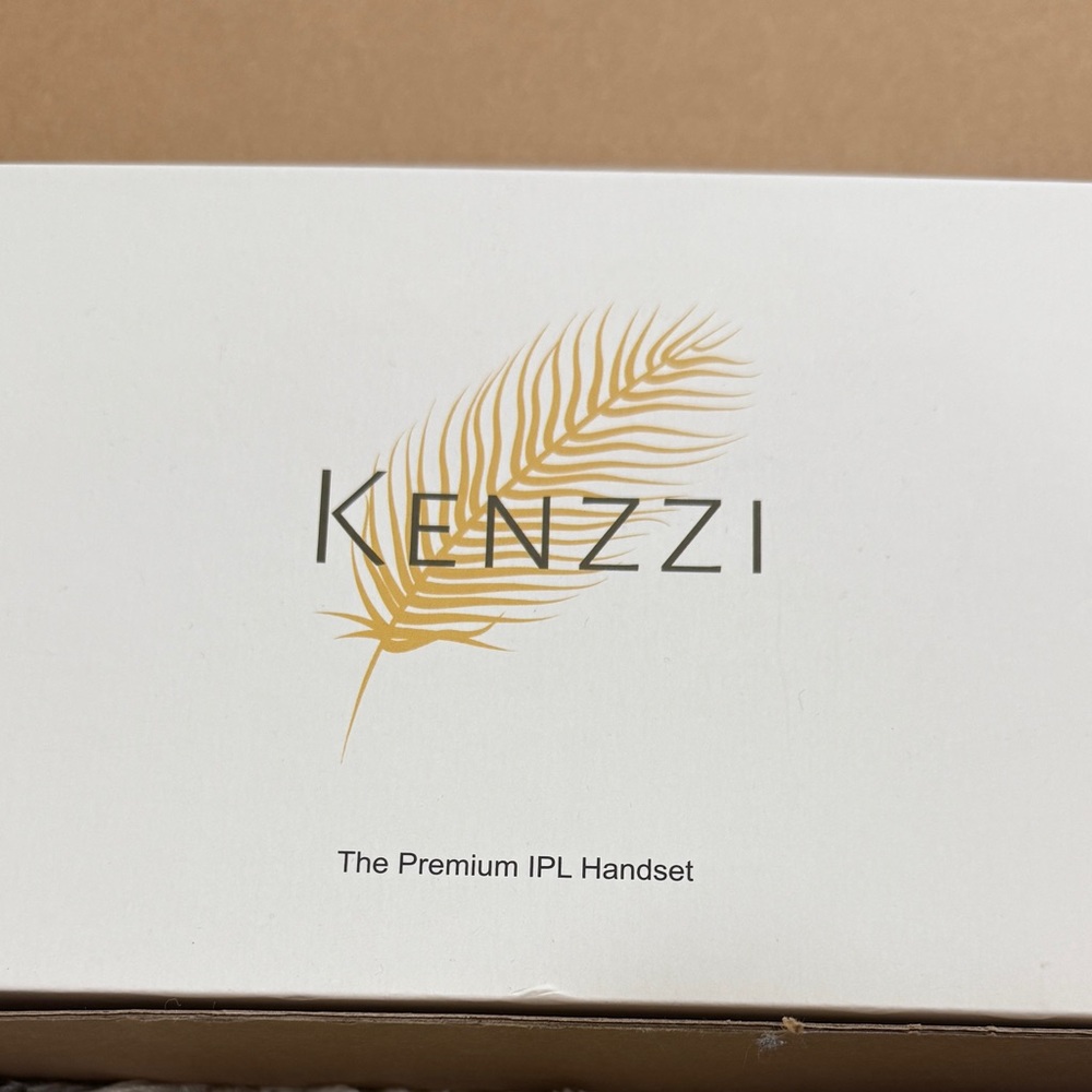 KENZZI The Premium IPL Handset Hair Remover Device
NEW IN BOX!